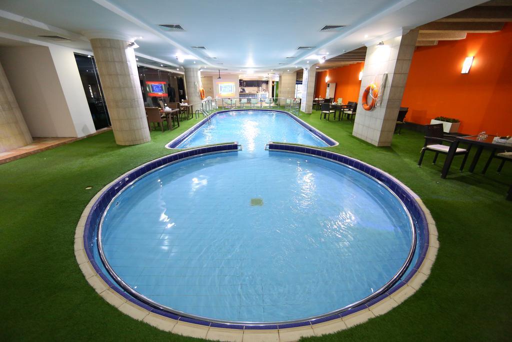 Howard Johnson Hotel